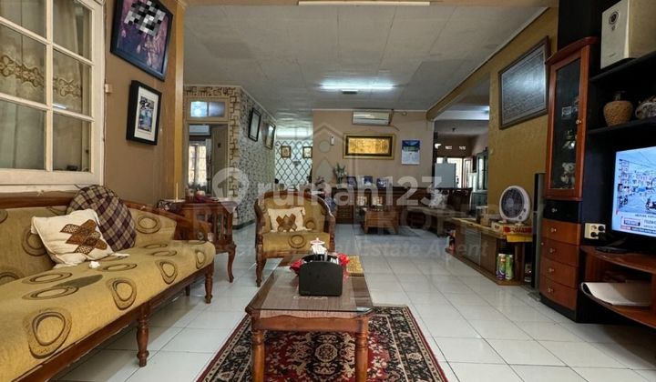 Rumah Mewah Billymoon: Hunian Tepat Akses 2 Mobil