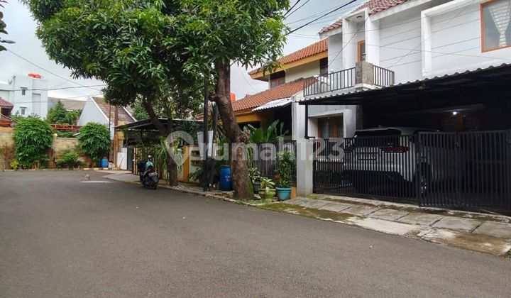 Luxury House 250M Near Becakkayu Toll in Pondok Kelapa, Freehold Title No Flooding
