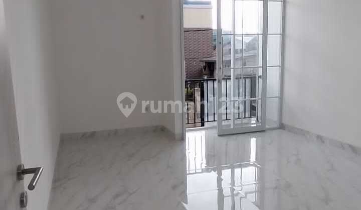 Rumah Baru 1,5 M di Jakpus, Desain Modern Bonus Rooftop Kece! 2