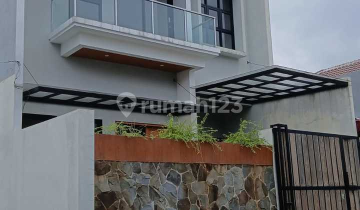 6 BR House with 355M2 Area, 2 Car Access, Pondok Bambu 2