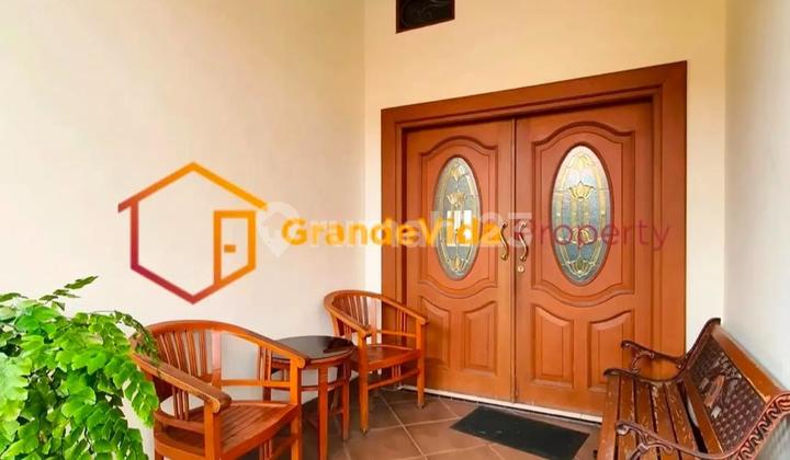 Rumah Mewsh 3 Lantai Rawamangun; SHM Ada Kolam Ikan, Strategis
