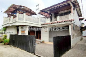 Turun Harga! Rumah 2 Lantai Luas 200M Harga di Bawah 1 M Jatiwaringin Turun Harga! Rumah 2 Lantai Luas 200M Harga di Bawah 1 M Jatiwaringin