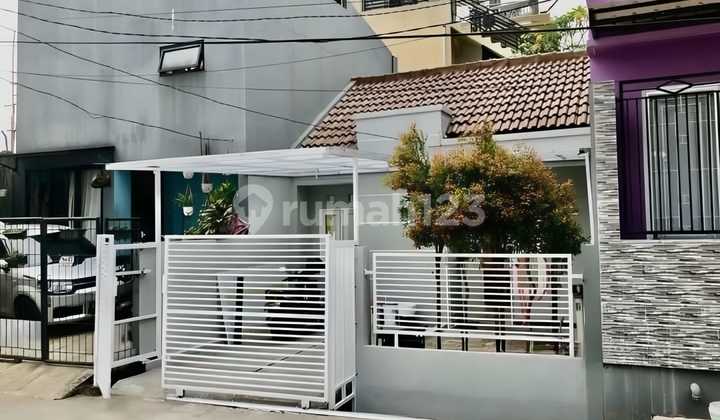 Small 60m2 House with SHM, Sure Investment Because Close to Srengseng Toll Road West Jakarta 2