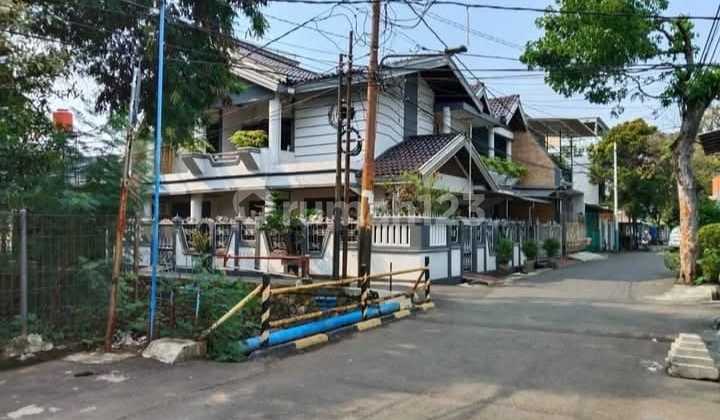 Solusi Pusing Parkir! Rumah 2,5 Lt Carport 4 Mobil & Bebas Banjir
