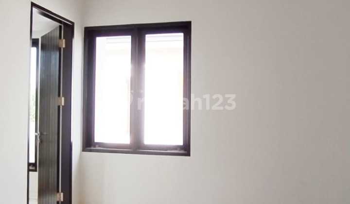 Rumah 2 Lt 1.8 M Bebas Banjir SHM Strstegis Kelapa Gading Timur