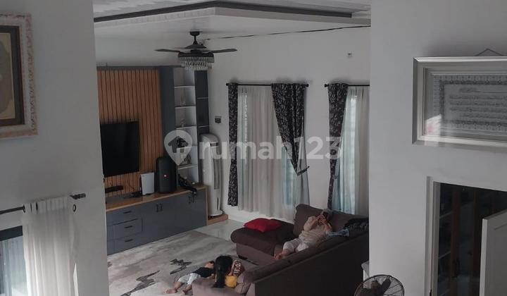 Ruang Luas, Privasi Maksimal Hunian Mewah Hook di Bekasi Barat 2