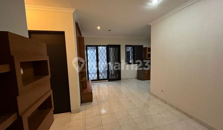 Rumah Modern 2 Lantai Hook, Asri di Legenda Wisata Cibubur - SHM 2