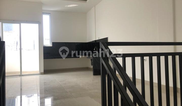 Strategic House Plus Rooftop 30 Mins to SCBD, Kemanggisan West Jakarta - Freehold Certificate 2