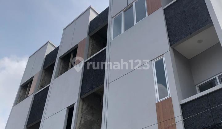 Rumah Plus Rooftop Strategis 30 Mnt SCBD, Kemanggisan Jakbar- SHM Rumah Plus Rooftop Strategis 30 Mnt SCBD, Kemanggisan Jakbar- SHM