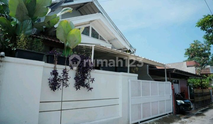 Rumah Modern Estetic di Margacinta Bandung