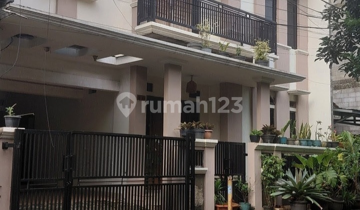 Rumah Modern Megah 2 Lantai di Mampang Indah Rumah Modern Megah 2 Lantai di Mampang Indah