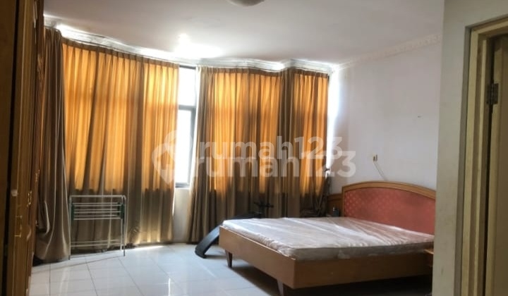 RUMAH DI JELAMBAR POSISI STRATEGIS 1