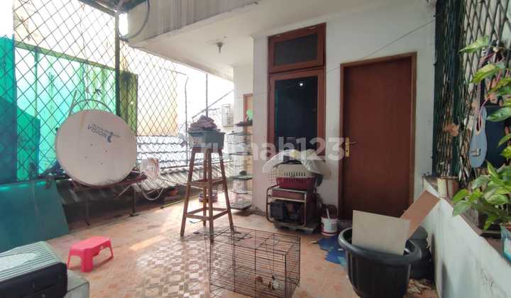 HOUSE FOR SALE IN WEST JELAMBAR 2