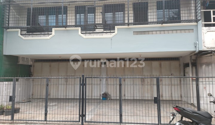 SUPER SPACIOUS! ATTACHED SHOP HOUSE IN TAMAN COSMOS 1