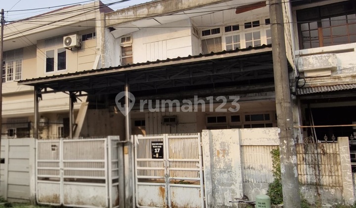 Rumah Strategis Di Taman Ratu