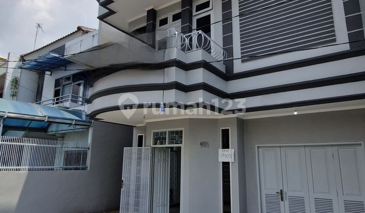 Strategic House in Taman Ratu Strategic House in Taman Ratu