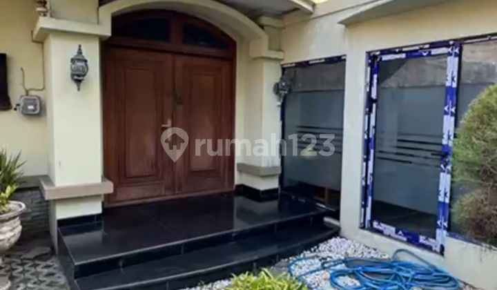 Rumah Bagus dan Luas di Jalan Utama Solo Jawa Tengah 1