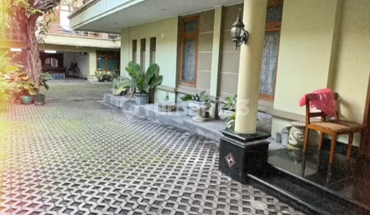 Rumah Bagus dan Luas di Jalan Utama Solo Jawa Tengah 2