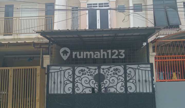 Dijual Rumah Strategis Di Taman Palem Lestari Harga Terjangkau!