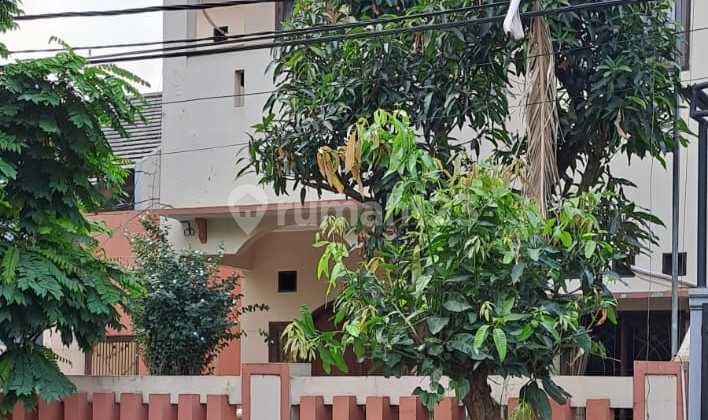 Dijual Rumah Cantik Semi Furnished Siap Huni di Taman Laguna, Cibubur