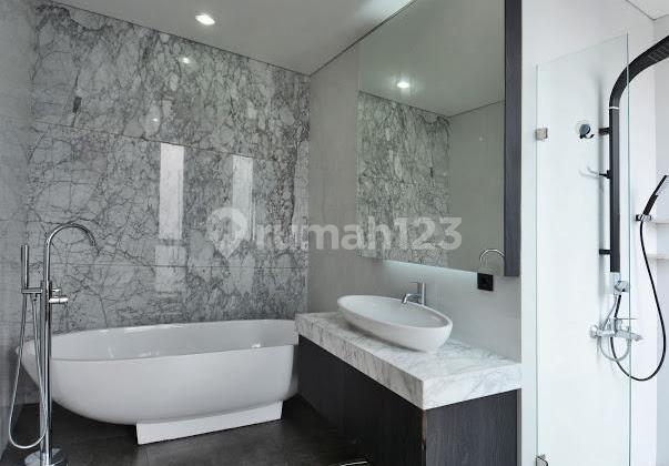 Dijual Rumah Mewah Ada Kolam Renang Pribadi Lokasi Strategis di Kota Wisata Cibubur 2