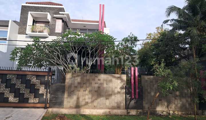 Dijual Rumah Cantik di Bukit Golf Cimanggis View Danau Harga Nego