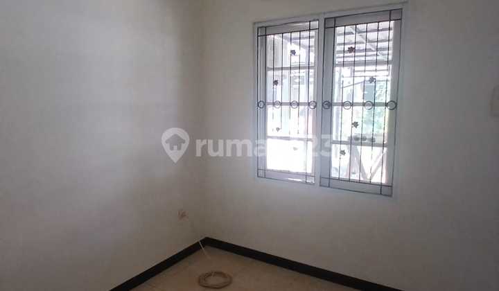 Rumah Minimalis 2.5 Lantai di Legenda Wisata Cibubur 2