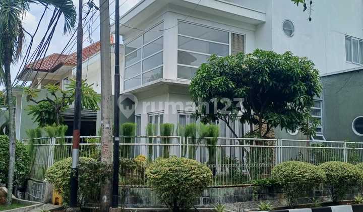 Dijual Rumah Cantik Hook di Taman Laguna Cibubur