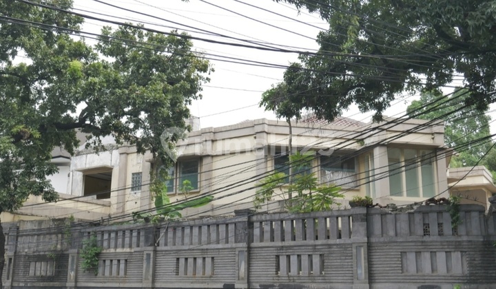 Rumah Hoek Jalan Wijaya Kebayoran Baru