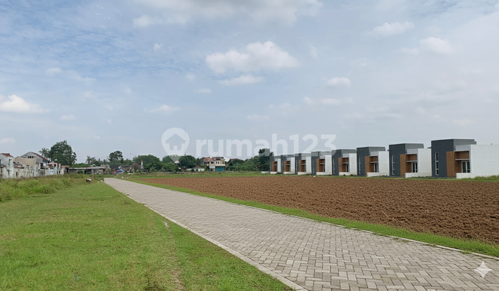 Land for Sale in West Sleman, Yogyakarta Area, Installment Available for 12x Land for Sale in West Sleman, Yogyakarta Area, Installment Available for 12x