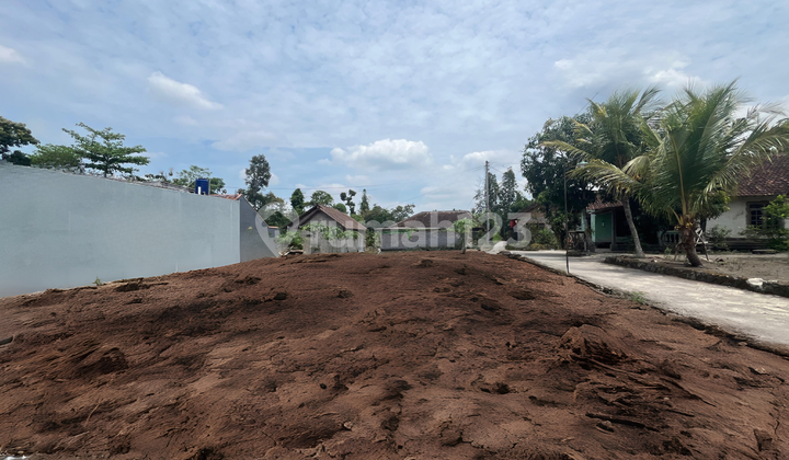 Strategic Land in Sleman, 7 Minutes to Mitra Paramedika Hospital. Strategic Land in Sleman, 7 Minutes to Mitra Paramedika Hospital.