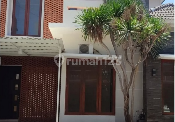 Two-Storey Aesthetic Well-Maintained Ready-to-Occupy House in the Elite Area of Raya Kendangsari