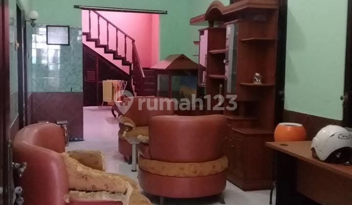 Dijual Rumah 1,5 Lantai + Toko – Lokasi Strategis di Tengah Kota Banyuwangi