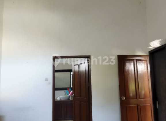 Rumah Klasik Eropa Furnished SHM Glagah, Banyuwangi 2