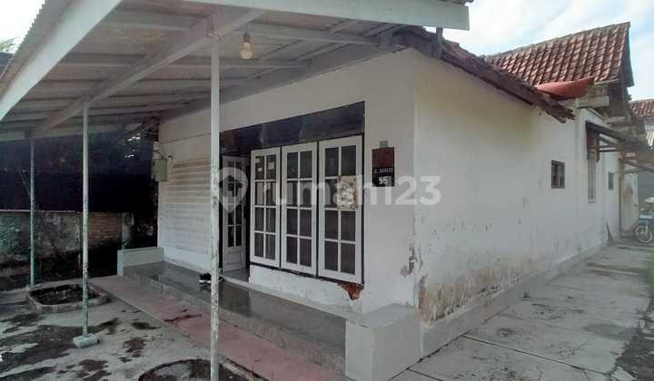 Strategic House for Business with SHM on Bengawan Street, Banyuwangi City 2