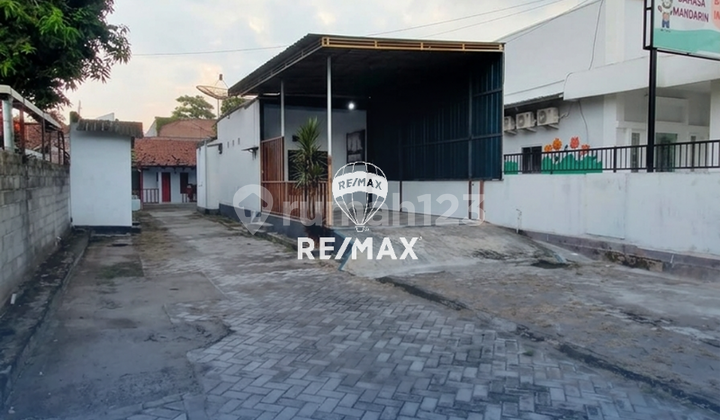 Strategic Boarding House Investment in Banyuwangi, 8 Rooms with Ensuite Bathrooms, Negotiable Price 2