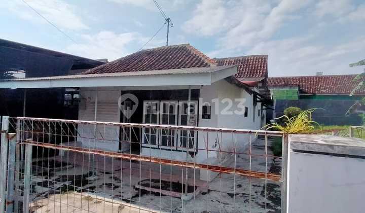 Rumah Strategis untuk Usaha SHM Jl Bengawan Banyuwangi Kota