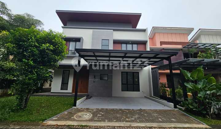 Luxury House in the Center of BSD Independent Building Foresta 4+1 Bedrooms