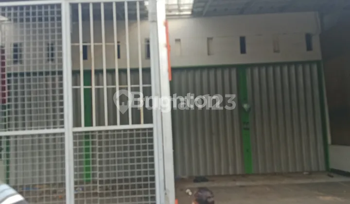 Very Strategic Shop House on the Highway Side.