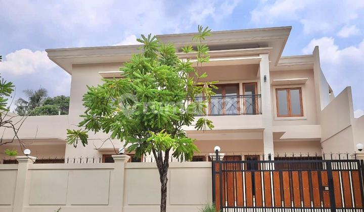 Dijual Rumah Asri di Kebayoran Lama Utara