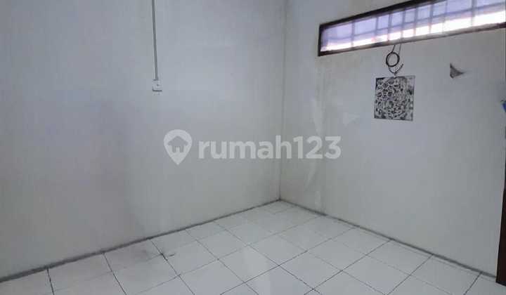 For Sale Cheap House on Angkasa Dalam IV Street, Kemayoran, Central Jakarta 2