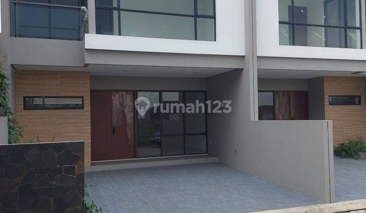 Rumah Baru 2 Lantai Di Setraduta Bandung Modern Minimalis  1