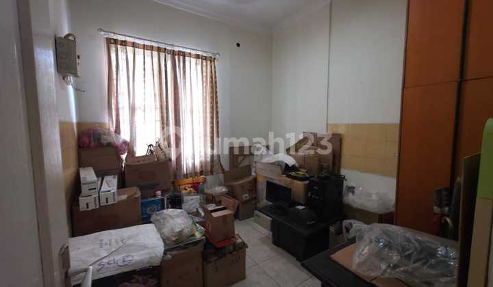 Jual Cepattt!!! Rumah 2 Lantai Full Renov Semi Furnish