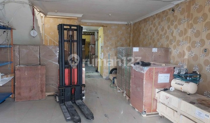 For Rent: Good Shop House Suitable for Warehouse & Office For Rent: Good Shop House Suitable for Warehouse & Office