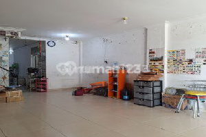 For Sale: 2.5-Story Renovated Shop House in Aralia