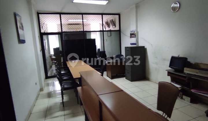 4-Storey Shop House on Jl. Pemuda, Rawamangun, Minimal Renovation 2