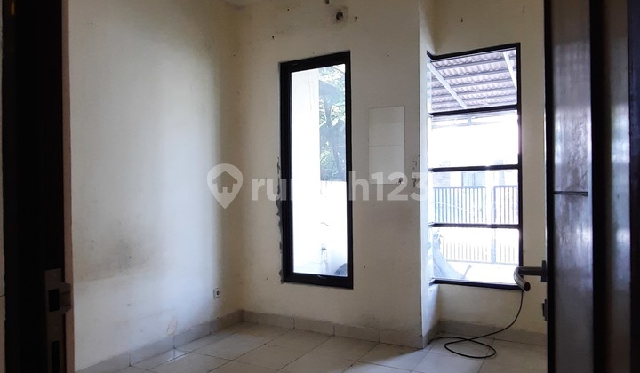 Sewa Rumah Terenovasi Rapi Siap Huni @ Cluster Aralia 1