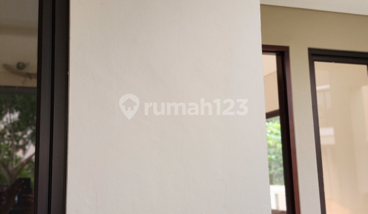 Rumah modern tropis di Podomoro River View Cimanggis, posisi hook dengan nomor cantik hoki 818 (blok 8 nomor 18)
