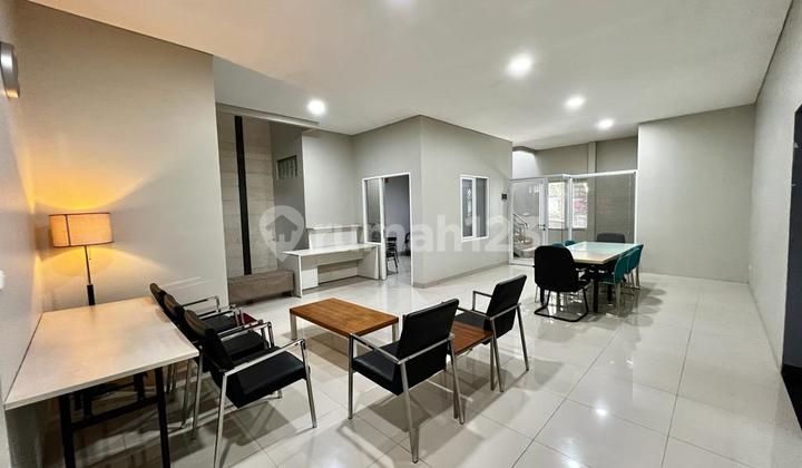 Rumah Strategis, Siap Huni Di Jl. Johar ( Sayap Riau ). Lokasi Premium, Akses Mudah , Cocok Utk Keluarga Sekaligus Utk Usaha.