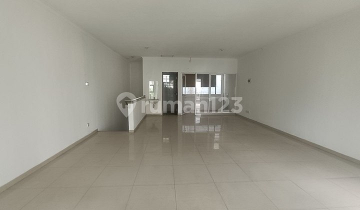 Affordably Priced Shop House for Sale in Diholis Regency, Ideal for Business, Office, or Warehouse Use. Features Concrete Road Access and Double Truck Entry. 2